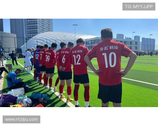 追忆绿茵传奇去世足球明星全体合影展现永恒的荣耀与怀念