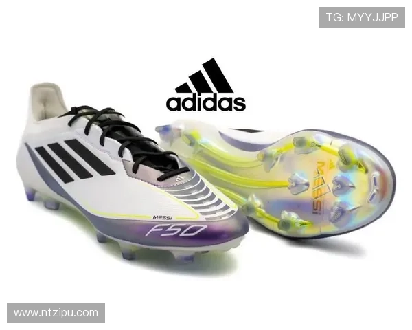 梅西的足球鞋传奇：从草地到荣耀的足迹与风采